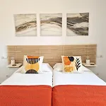 Modern Two Bedroom In Pueblo Cortes Del Golf Benahavis 아파트 *