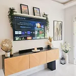 Modern Two Bedroom In Pueblo Cortes Del Golf Benahavis *