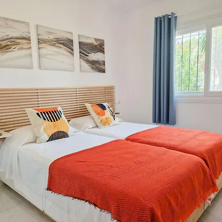 Modern Two Bedroom In Pueblo Cortes Del Golf Benahavis アパート *