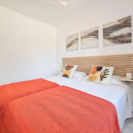 Modern Two Bedroom In Pueblo Cortes Del Golf Benahavis エステポナ