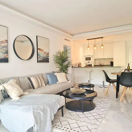 Modern Two Bedroom In Pueblo Cortes Del Golf Benahavis * エステポナ