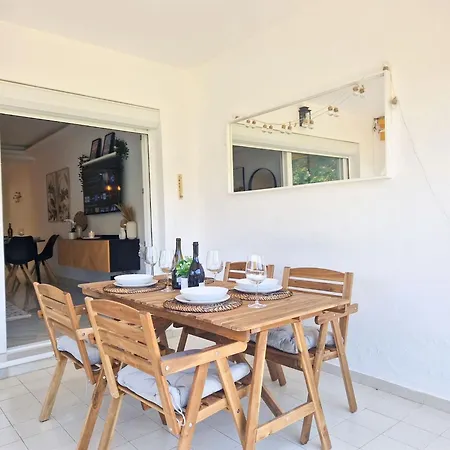 Modern Two Bedroom In Pueblo Cortes Del Golf Benahavis アパート *