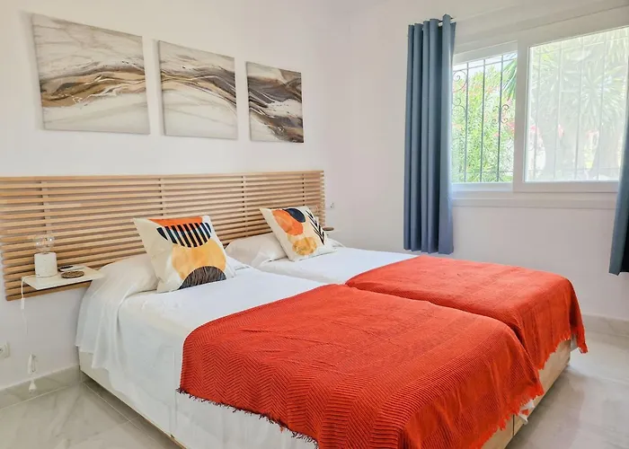 Modern Two Bedroom In Pueblo Cortes Del Golf Benahavis Appartement *