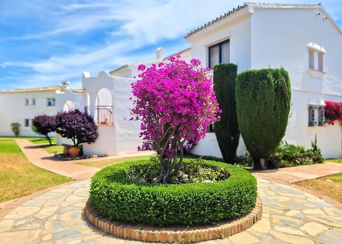 Modern Two Bedroom In Pueblo Cortes Del Golf Benahavis Appartement *