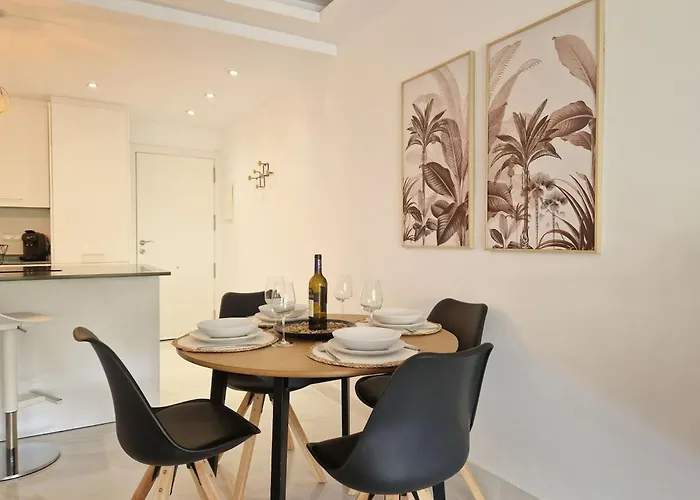 Modern Two Bedroom In Pueblo Cortes Del Golf Benahavis *