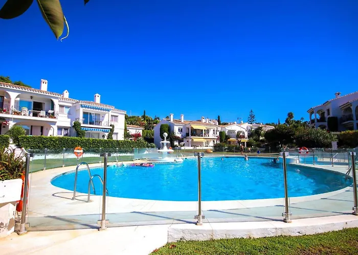 Modern Two Bedroom In Pueblo Cortes Del Golf Benahavis Appartement