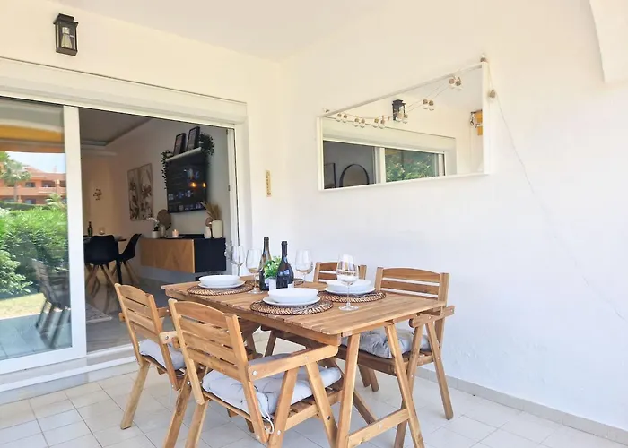 Modern Two Bedroom In Pueblo Cortes Del Golf Benahavis Appartement *