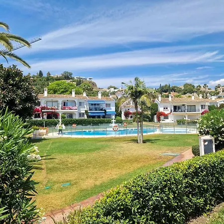 Modern Two Bedroom In Pueblo Cortes Del Golf Benahavis Apartmán